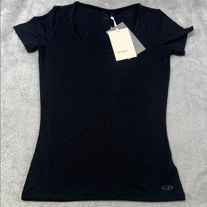 Icebreaker Black Short Sleeve Tee Siren Sweetheart NWT Small fitted Merino wool